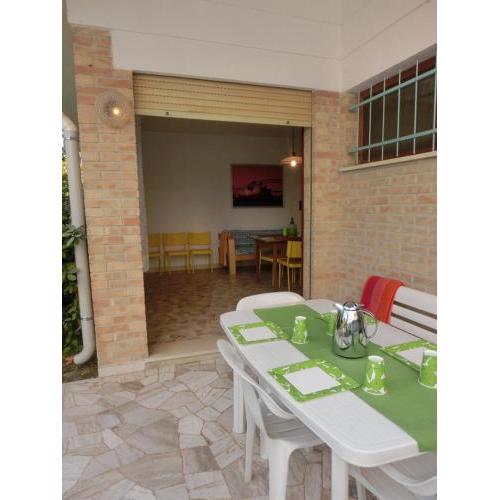 Nice Three-Bedroom Villa for 8 people close to the sea in Bibione