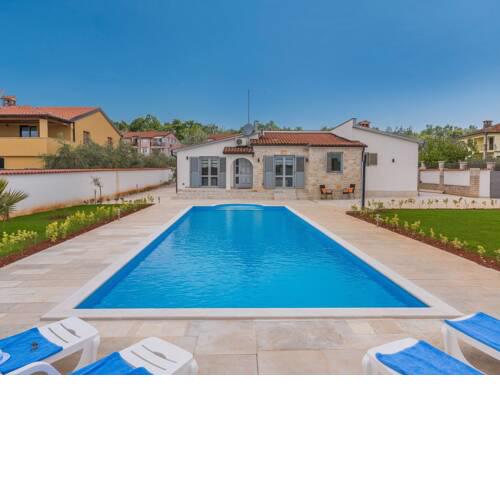Nicely furnished villa with private pool, BBQ and fenced garden