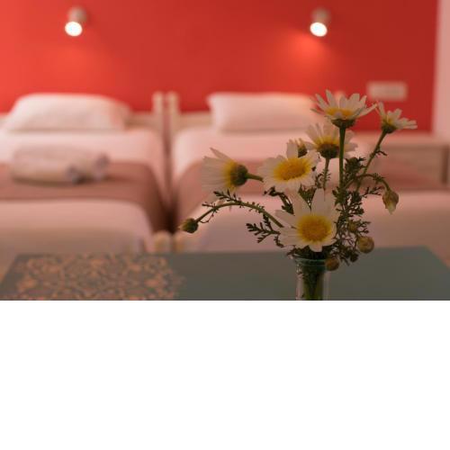 Niki Rooms