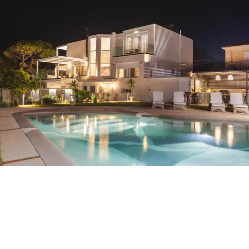 Niki's Villa - Luxury Seaview Villa!