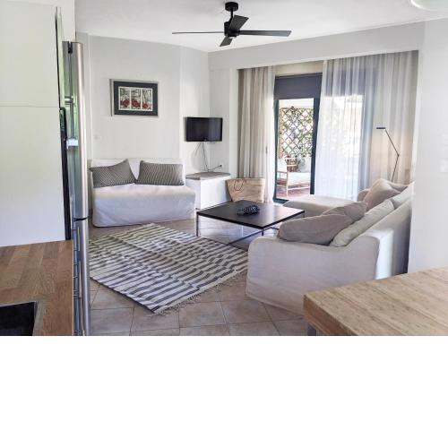 Nikiti Blue house 30m from the beach with sea view