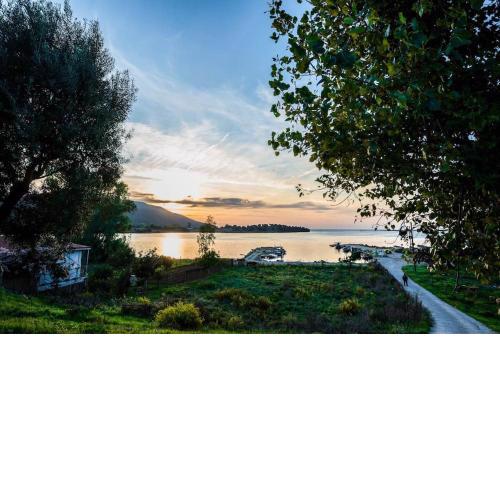 Nikolas house beside the sea next to Lefkada