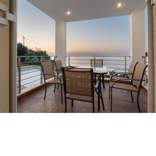 Nikole's Villa By The Sea 2