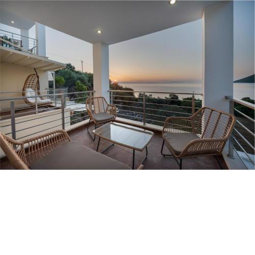 Nikole's Villa By The Sea
