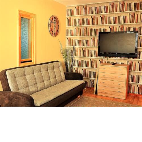 Nikos Longstay Budapest