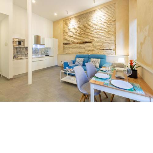Nine O Clock San Agustin Suites by Valcambre