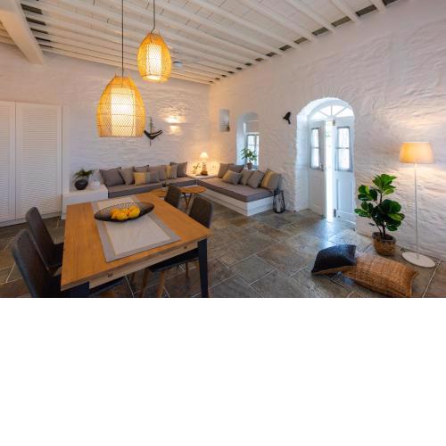 NIREAS STONEHOUSE IN APOLLONIA SIFNOS