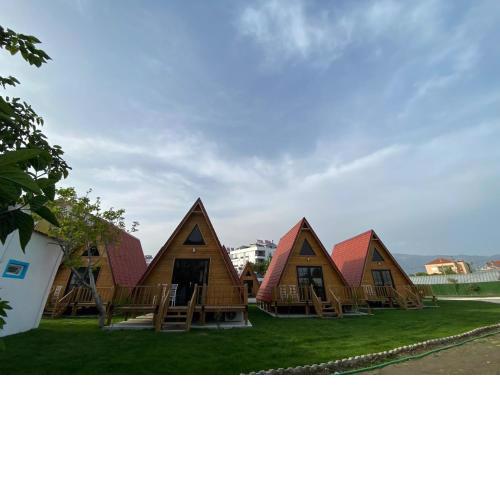 NOEL BUNGALOV & CAFE