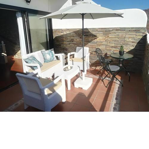 NORTH CLIFF APARTMENT *The Ocean Beneath your Feet*