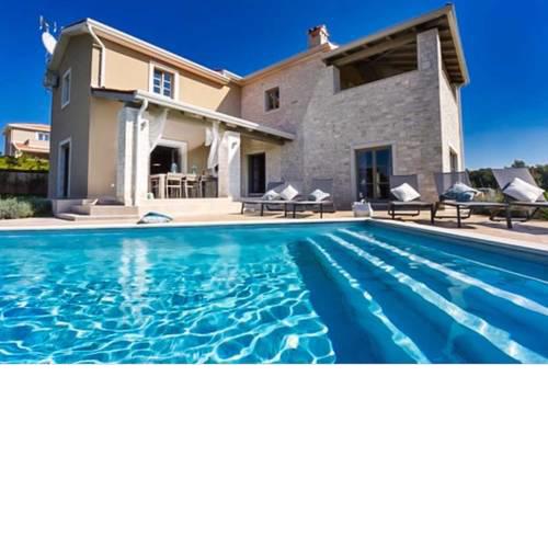 Nova Vas Villa Sleeps 8 Pool Air Con WiFi