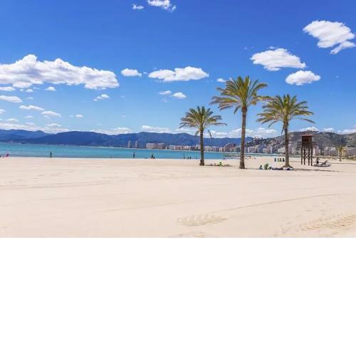 NUEVO, con vistas al mar y a 50 metros de la playa