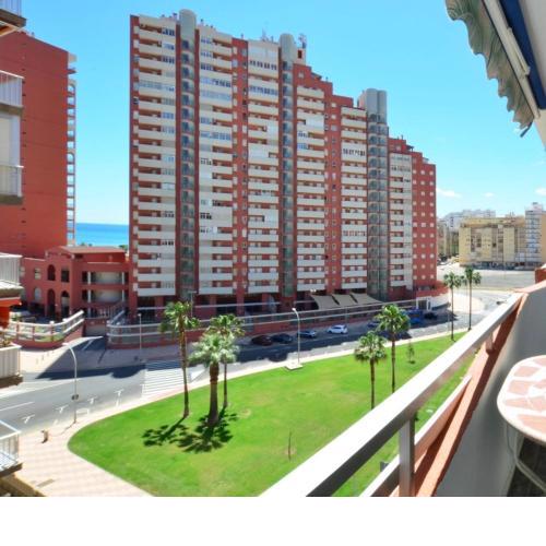 NUEVO, con vistas al mar y a 70 metros de la playa