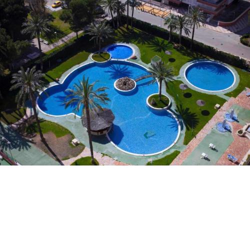 NUEVO, primera linea de playa, con piscina y vistas al mar