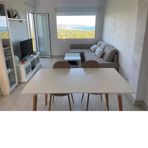 NUEVO. Reformado con vistas panorámicas y piscina
