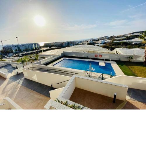 Nuevo y Moderno apartamento con piscina