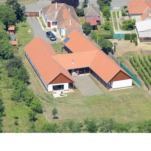 Nyakigláb Villa