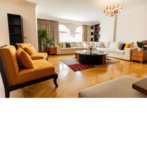 Oak Orchid Opulent 3BR Apartment with Walk-in Closet