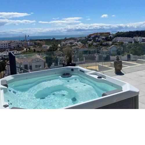 Oasis 325 New Luxury Penthouse with amazing sea view and private jacuzzi