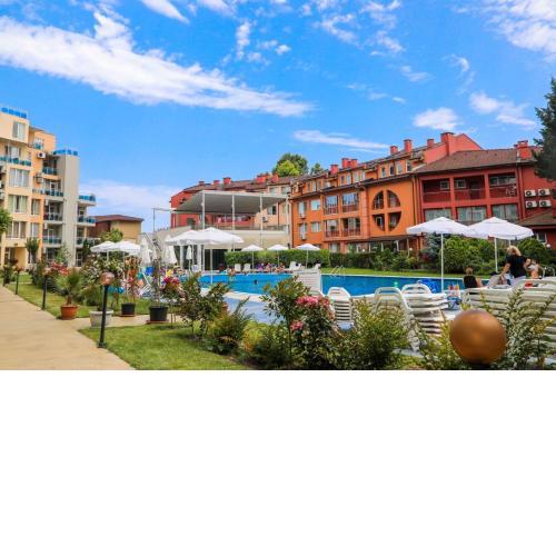 Oasis dream apartment with pool by the sea