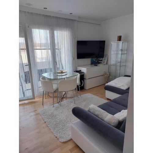 OBITELJSKI HOUSE APARTMENT ROVINJ ZRNKA REZERVIRAJTE jesen-zimu 2021 proljeće-ljeto 2022