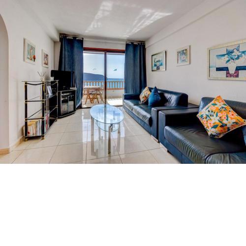 Ocean view 2bedroom apartment in Los Cristianos, Heated pool, 3 minutes to beach
