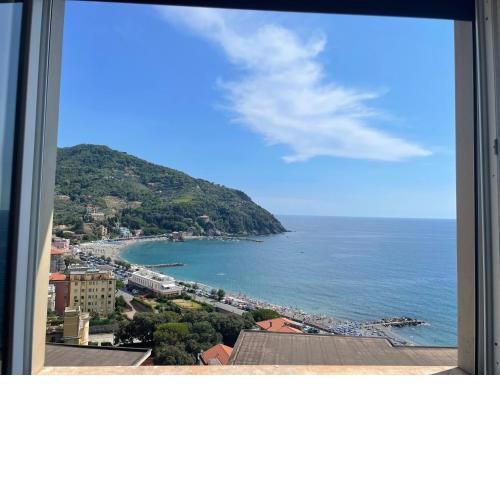 Ocean View Flat with WI-FI, AC and Elevator to Town