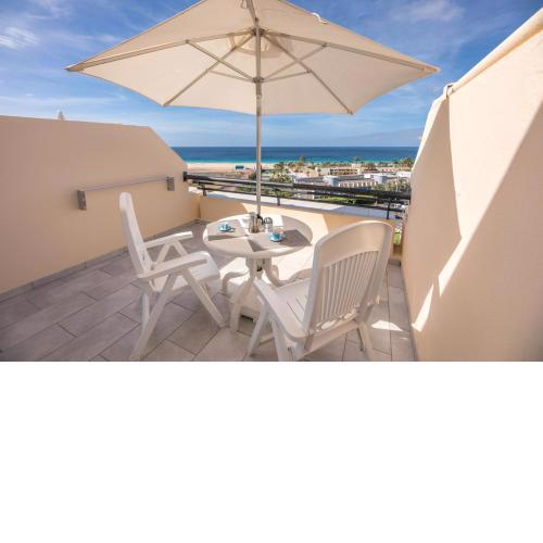 Ocean view top floor WiFi aircon 10