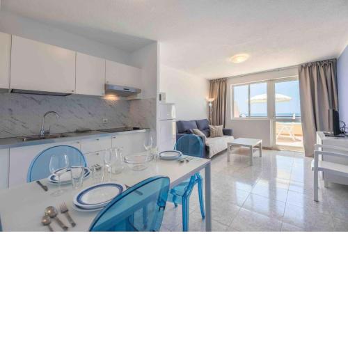 Ocean view top floor WiFi aircon 11