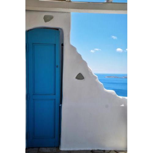 Ocean Villa with Sunset Views, 10 mins to Batsi Bay