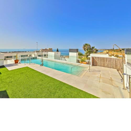 Oceanfront Duplex with a Rooftop Pool and Terrace