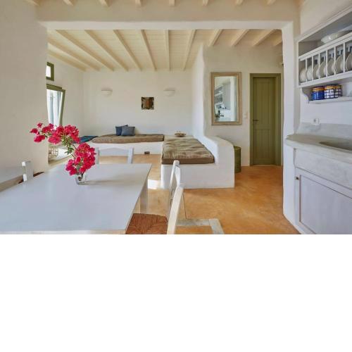 Ochre Dream, Beach front & Sunset villa Naousa, Paros