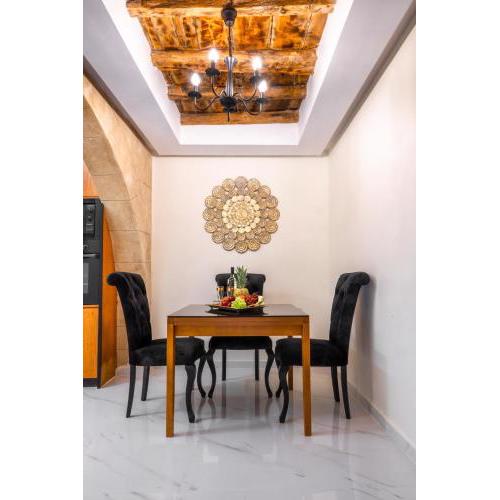 Odysseus Luxury House
