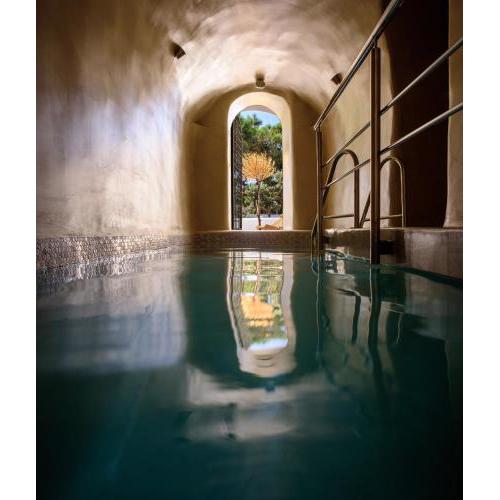 Oia Treasures Art Suites