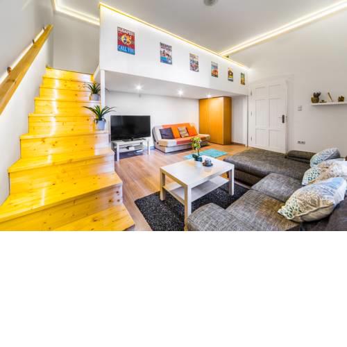 OKTOGON 3BEDROOM ENTIRE AIRCON APARTMENT