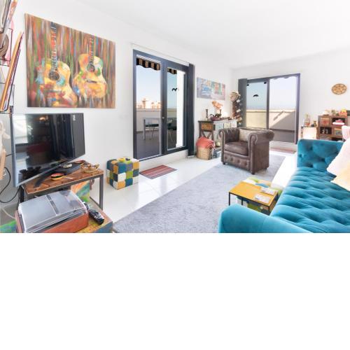 Old City Penthouse with fantastic views & parking