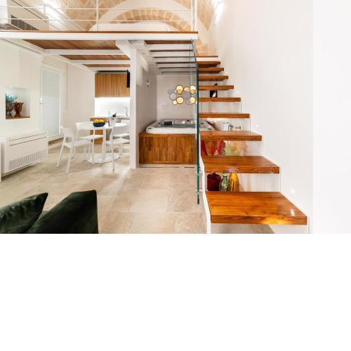 Old Court Luxury Suite&Spa by MONHOLIDAY