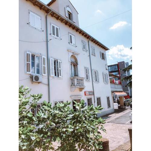 Old town apartment with free parking