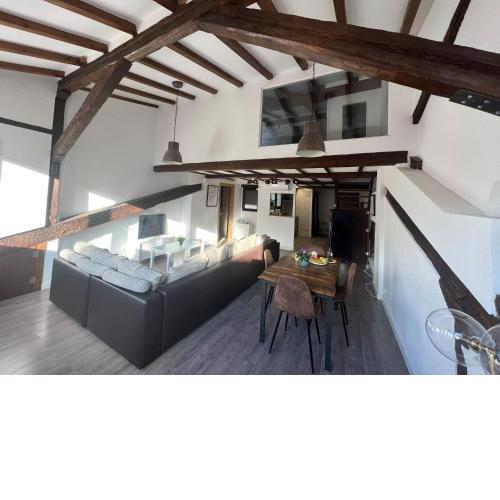 OLD TOWN LOFT - Cathedral Views.