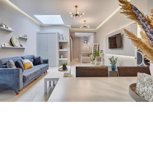 Old Town Luxury Velvet Apartment