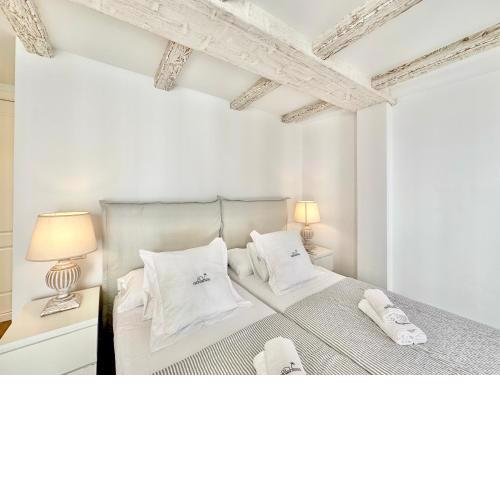 Old Town Modern Flat, 4 Minutes From Beach - EaW Homes