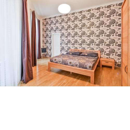 OLD TOWN SQUARE APT