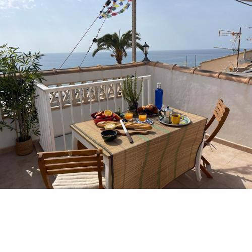 Oldtown family house with amazing terrace - 3 minutes from beach!