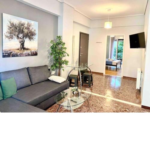 Olive tree Deluxe Apt 70m from Athens Metro