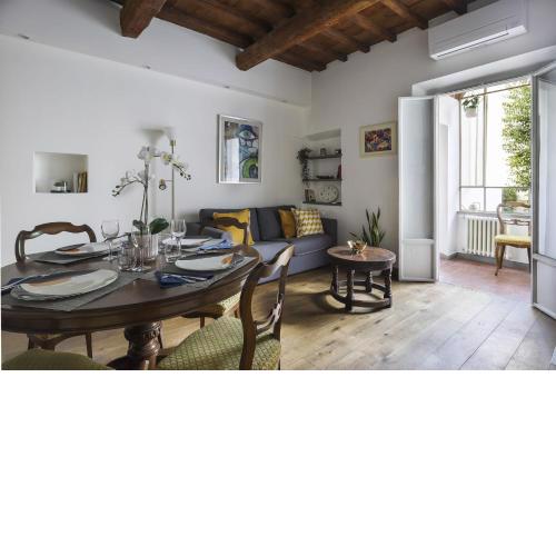 OLTRARNO Modern Apartment in Florence - hosted by Sweetstay