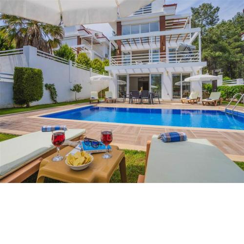 Ölüdeniz Hisarönünde 4 Odalı Özel Lüks Villa