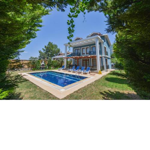 Ölüdeniz'de Muhafazakar Geniş Villa