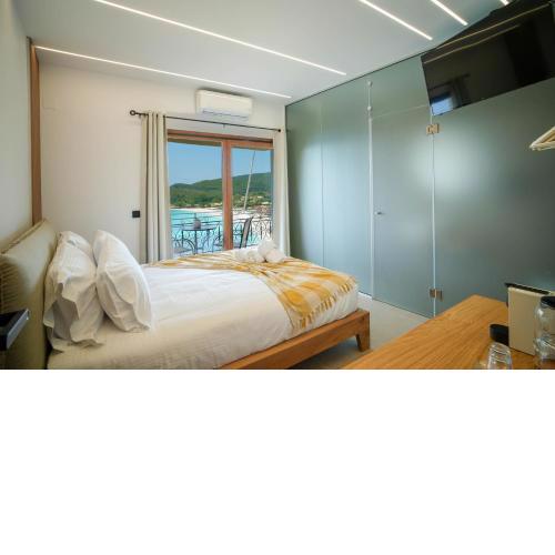 Omnia Deluxe Rooms