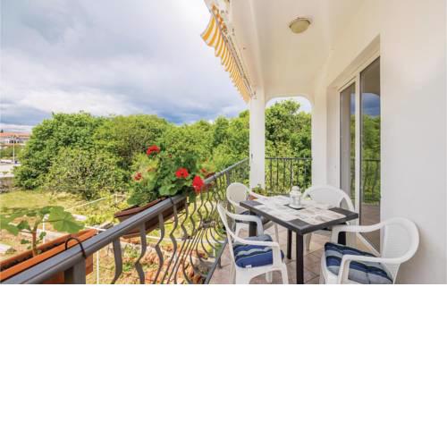 One-Bedroom Apartment in Gabonjin