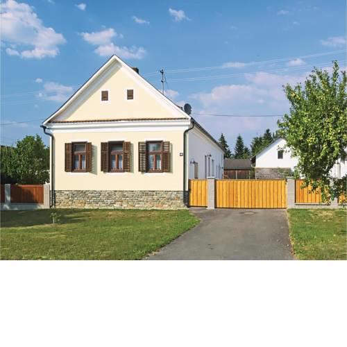 One-Bedroom Apartment in Hagensdorf