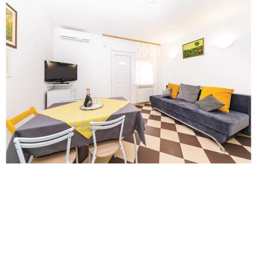 One-Bedroom Apartment in Kastel Kambelovac